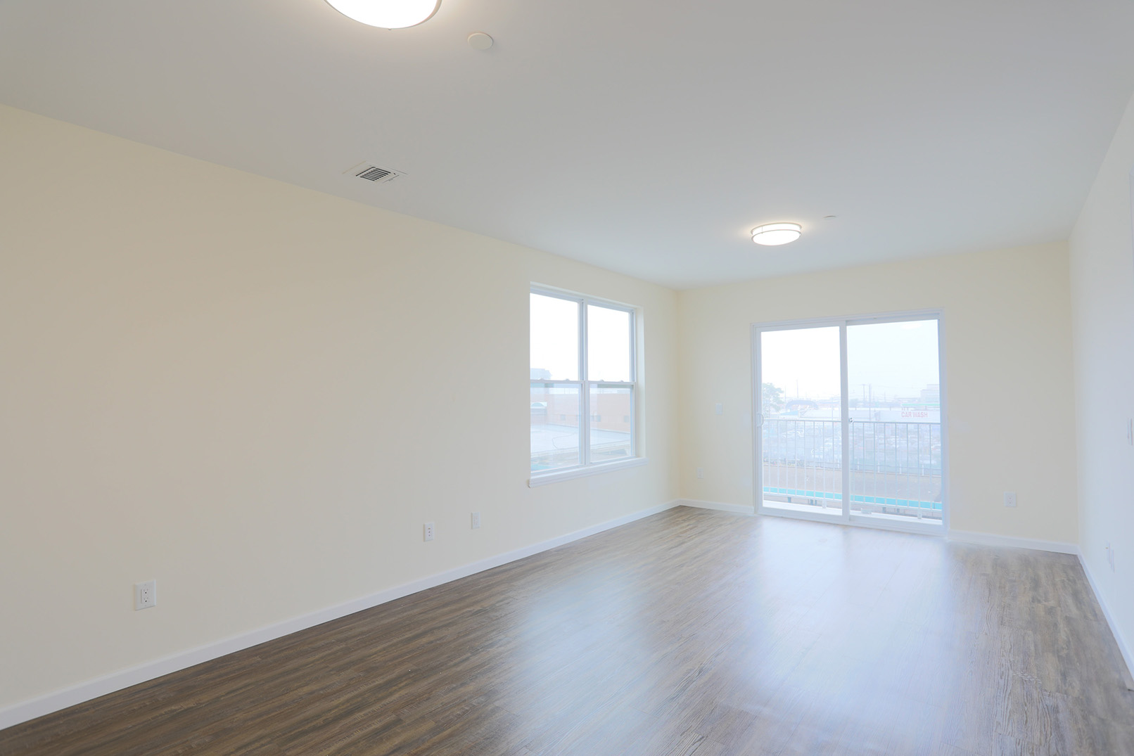 2 Bedrooms Bedrooms, ,1 BathroomBathrooms,Apartment,For Rent,1001