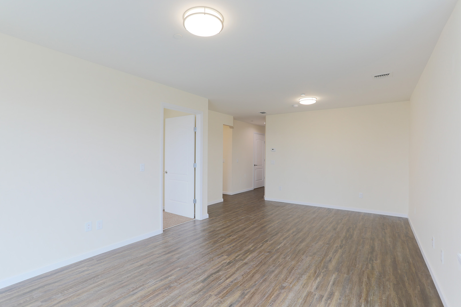 1 Bedroom Bedrooms, ,1 BathroomBathrooms,Apartment,For Rent,1004